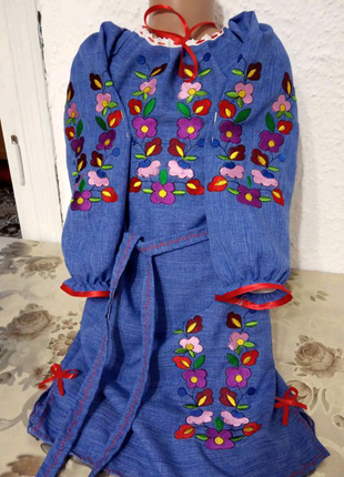 Гарне плаття з вишивкою у народному стилі1 фото