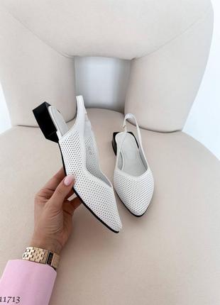 Белые натуральные кожаные туфли слингбэки босоножки с острым носом открытой пятой со сквозной перфорацией кожа7 фото