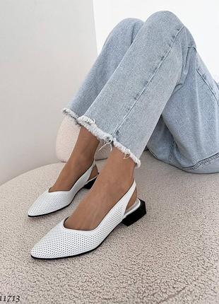 Білі натуральні шкіряні слінгбеки туфлі босоніжки з гострим носом відкритою пʼятою наскрізною перфорацією шкіра