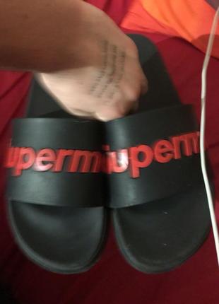 Шлепки supreme