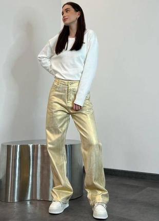 Женские джинсы золотого цвета1 фото