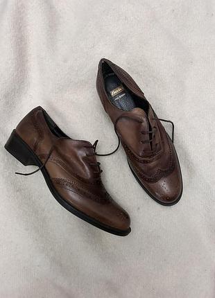 Шкіряні туфлі bata жіночі