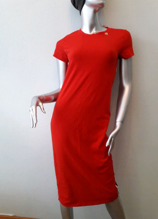 Плаття спортивне яскраво-червоного кольору з коротким рукавом