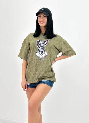 Жіноча футболка вільного фасону з принтом5 фото