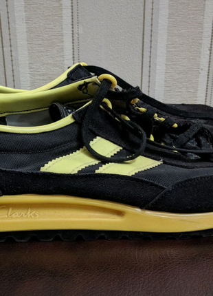 Фірмові салатово-чорні кеди clarks з твердою підошвою, 43 розмір.