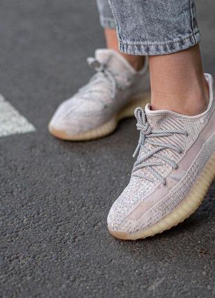 Жіночі кросівки 
adidas yeezy boost 350