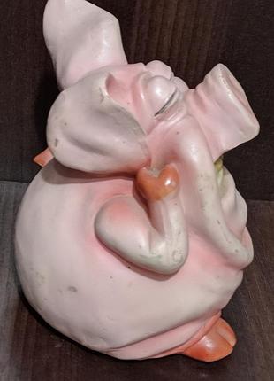 Оригінальний подарунок - розова керамічна свиня копилка.