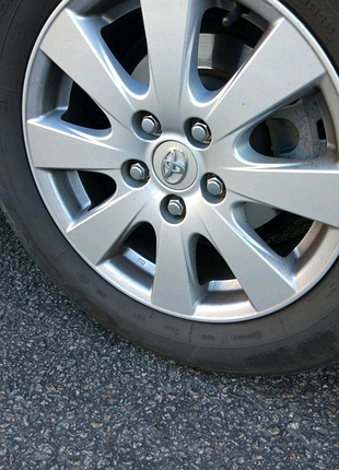 Ковпачки в диски toyota 62 мм 2