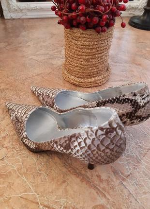 Стильные, уникальные туфли с удлиненным носком, рептилия, питон, змея от poe италия6 фото