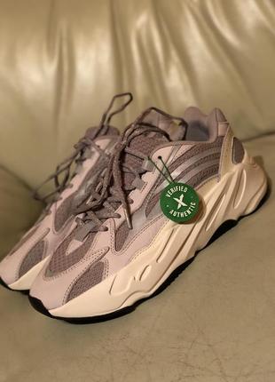 Adidas yeezy 700 v2