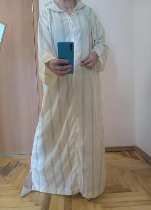 Хорошенькое платье в пол с капюшоном, размер 16 -208 фото