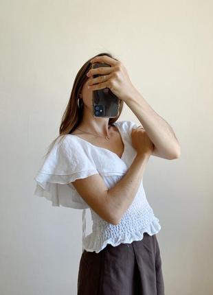 Нежный белый топ с рюшами от h&amp;m резинка молочный вискозный летний весенний женский блуза2 фото