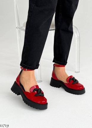 Червоні жіночі босоніжки з закритим носом туфлі на потовщенній підошві з ланцюгом з натуральної шкіри шкіряні закриті босоніжки1 фото