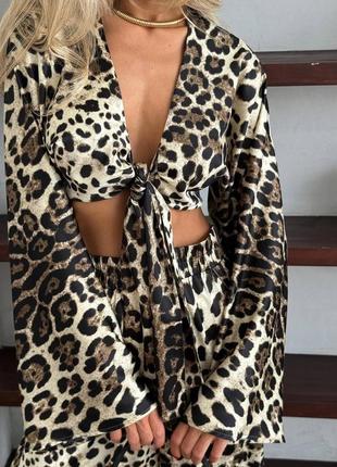 Костюм сексуальный летний пляжный с леопардовым принтом комплект брюки с разрезами блуза на завязках на груди для дома пляжа отдыха