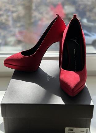 Замшевые туфли красного цвета miuseppe zanotti оригинал2 фото