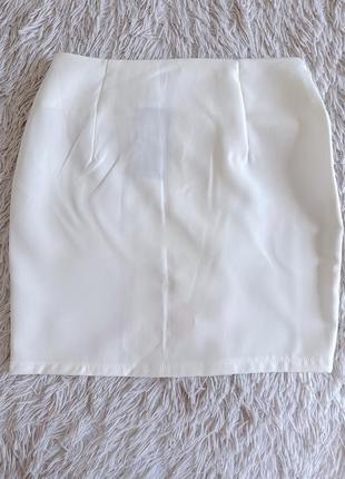 Стильная белая юбка boohoo с имитацией карманов7 фото