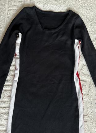 Черное женское трикотажное облегающее платье3 фото