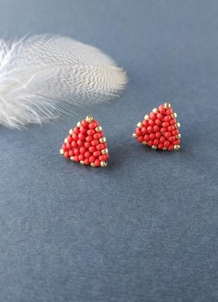 Маленькі червоні із золотом сережки гвоздики з бісеру, пусети, міні сережки, 15 мм2 фото