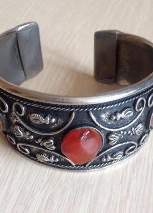 Металевий браслет вінтаж з каменем бурштин