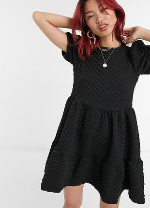 Красивое плотное черное ярусное стеганое платье river island с пышными рукавчиками
