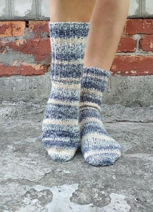 Жіночі теплі в'язані шкарпетки сірі в смужку3 фото