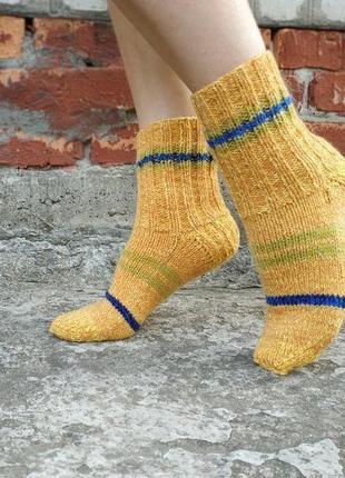 Желтые теплые вязаные носки