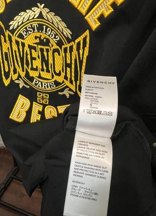 Чоловіча футболка із золотою вишивкою givenchy