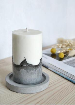 Свічка з соєвого воску з підставкою з бетону1 фото
