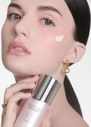 Антивозрастная сыворотка для лица dior capture totale le serum 5 мл3 фото