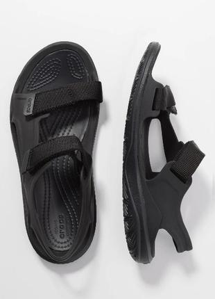 Крокс сандалі аквашузи чорні crocs swiftwater expedition sandal black/black2 фото