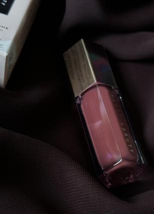 Fenty beauty gloss bomb universal lip luminizer riri 08 блиск для губ7 фото