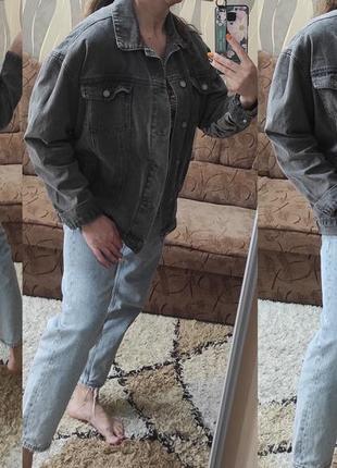 Стильна джинсова куртка oversize boohoo, джинсовка boohoo графітового кольору1 фото
