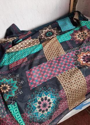 Яркий платок в стиле desigual