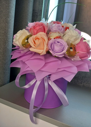 Букет подарунковий із мильними трояндами + цукерками