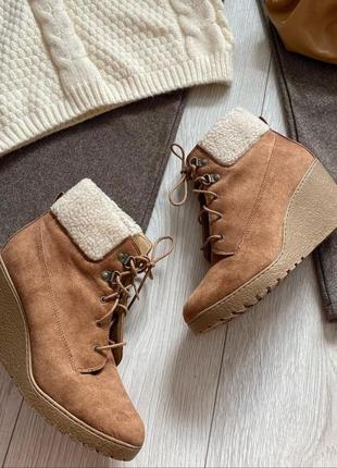 Ботинки жіночі