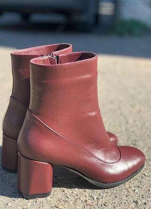Кожаные ботильоны ручной работы
