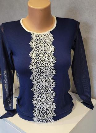 Блуза с кружевными вставками