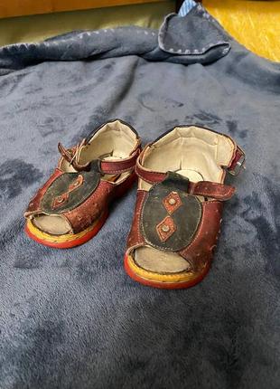 Дитячі босоніжки (вказано 19 розмір)