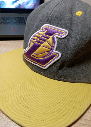 Кепка adidas, nba, lakers.1 фото