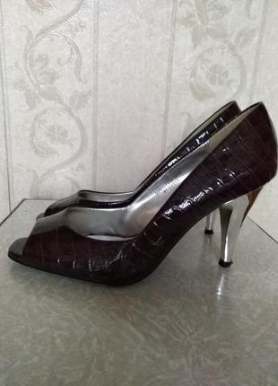 Туфли с открытым носком