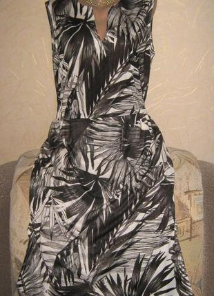 Стрейчевое стильное платье