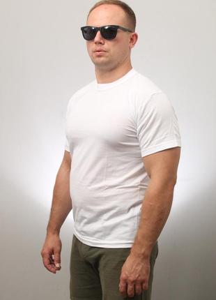 Однотонная белая футболка с 100%хлопка с коротким рукавом на обхват груди 92см m
