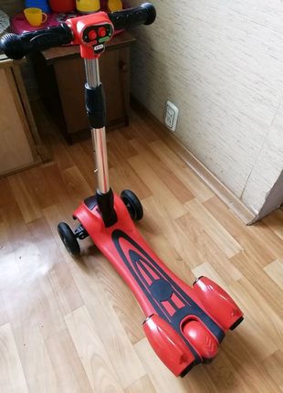 Дитячий самокат scooter з музикою, підсвічуванням та bluetooth3 фото