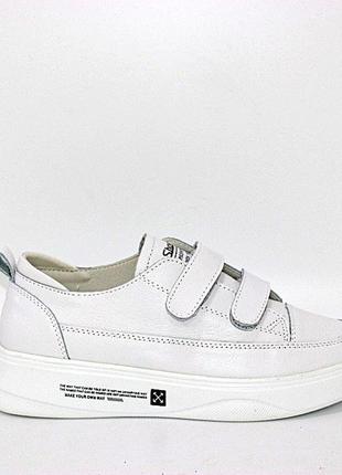 Шкіряні білі жіночі кросівки на двох липучках4 фото