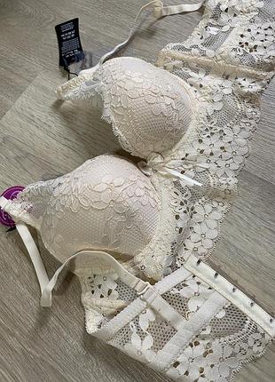 Кружевной бюстгальтер