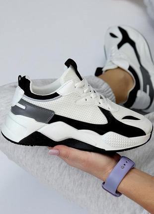 Комбинированные фактурные белые кроссовки с черными вставками5 фото