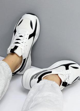 Комбинированные фактурные белые кроссовки с черными вставками6 фото