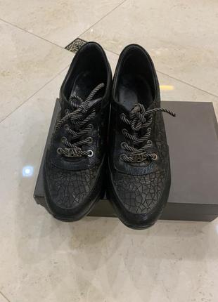 Стильні кросівки жіночі 39р alpino з принтом  чорні кросівки на кожен день