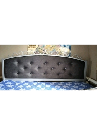 Ліжко з металевим каркасом.4 фото