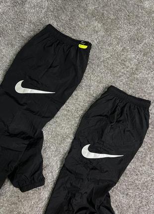 Штани nike нейлон nike nylon pants side swoosh штани swoosh штани nike big swoosh штани спортивні штани nike4 фото